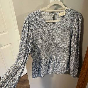 Universal Thread Large New Without Tags - Cinched and Puff sleeve with pepblum